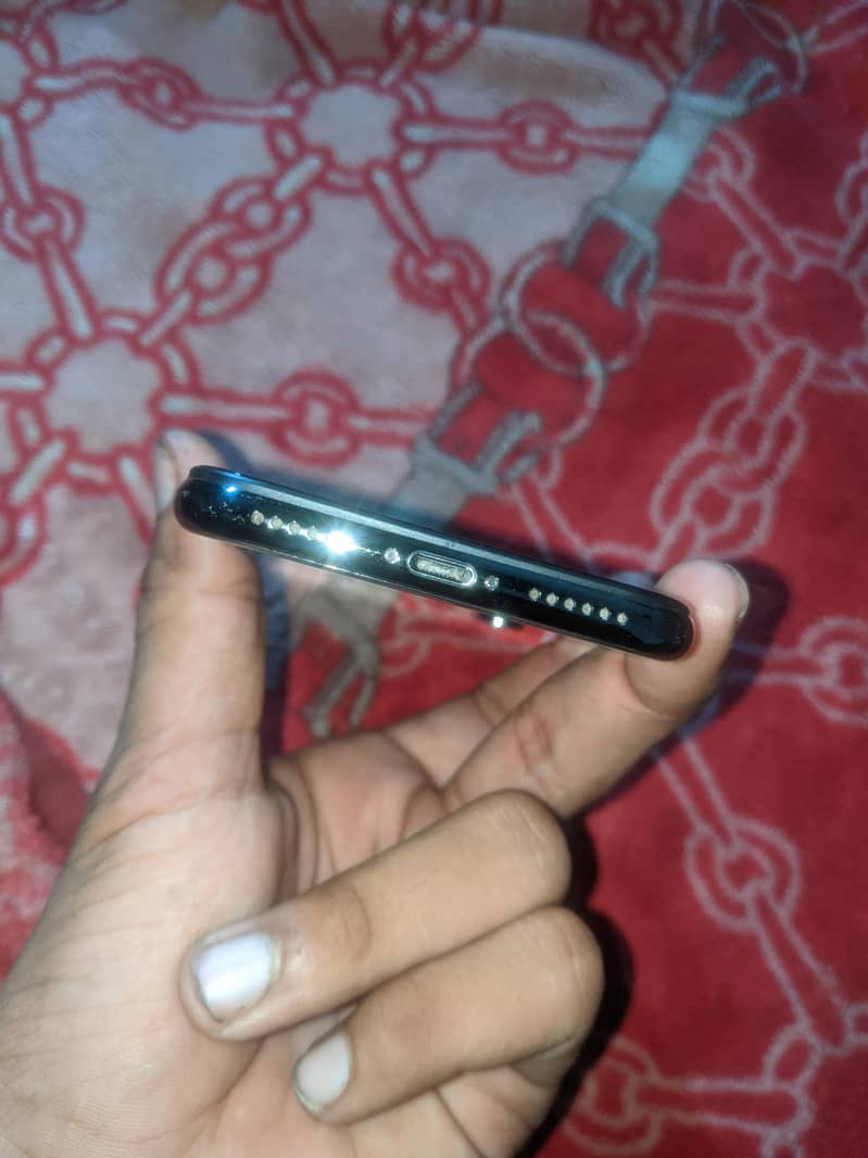 Apple iPhone X 4