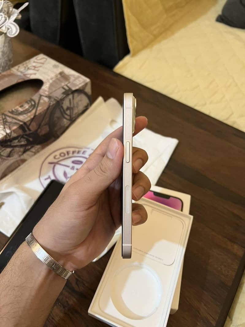 Apple iPhone 14 jv 1