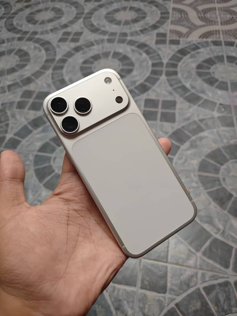 Apple iPhone 17 Pro Max 0