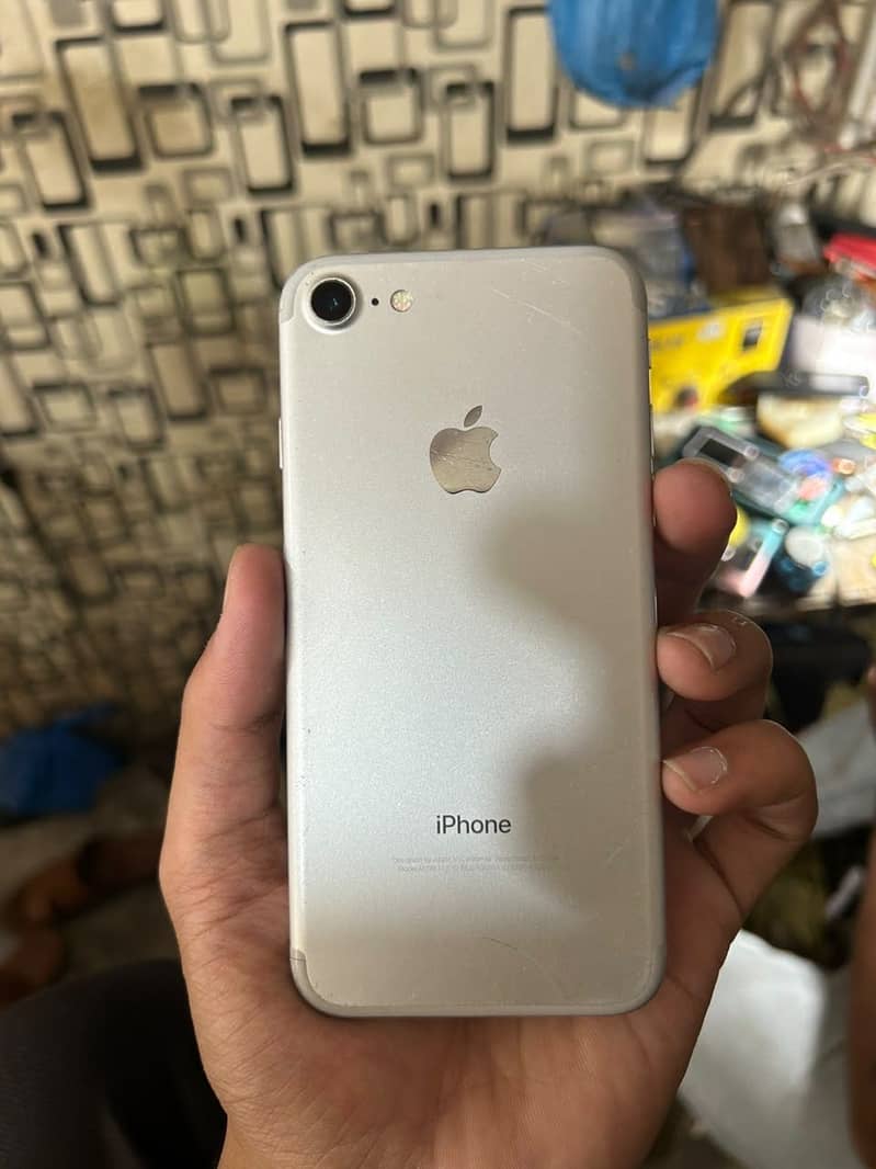 Apple iPhone 7 0