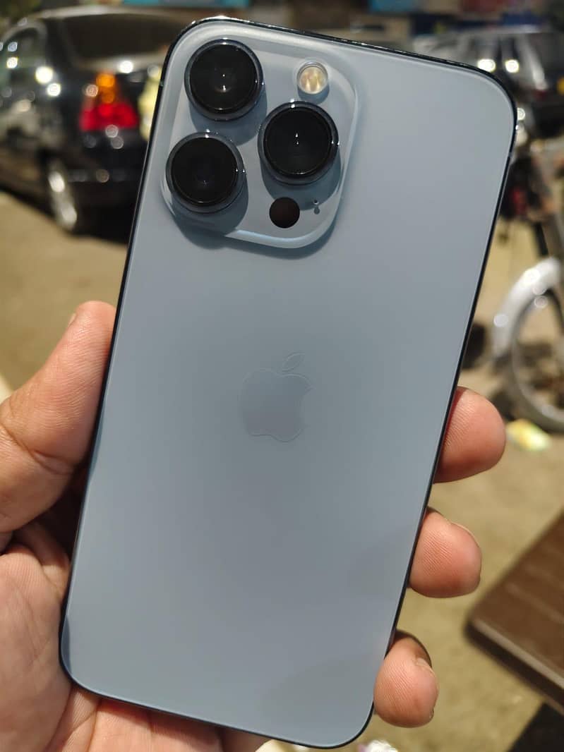 Apple iPhone 13 Pro 1