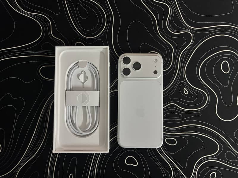 Apple iPhone 17 Pro Max 1