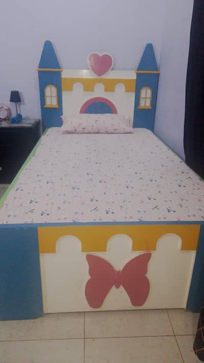Beautiful Signal bed for child well condition solid wood