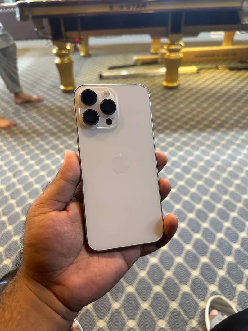 Apple iPhone 14 Pro Max 0