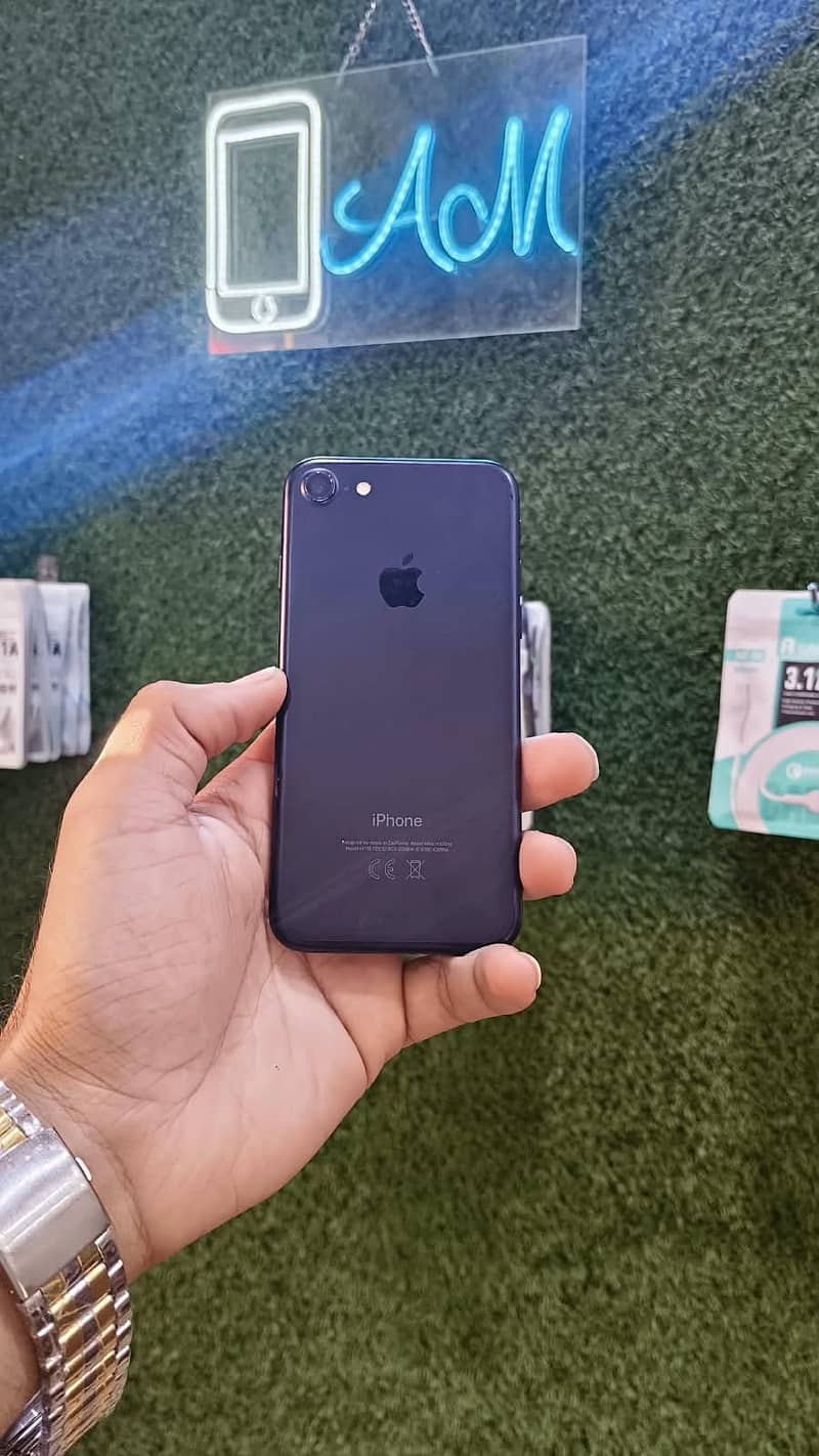 Apple iPhone 7 0
