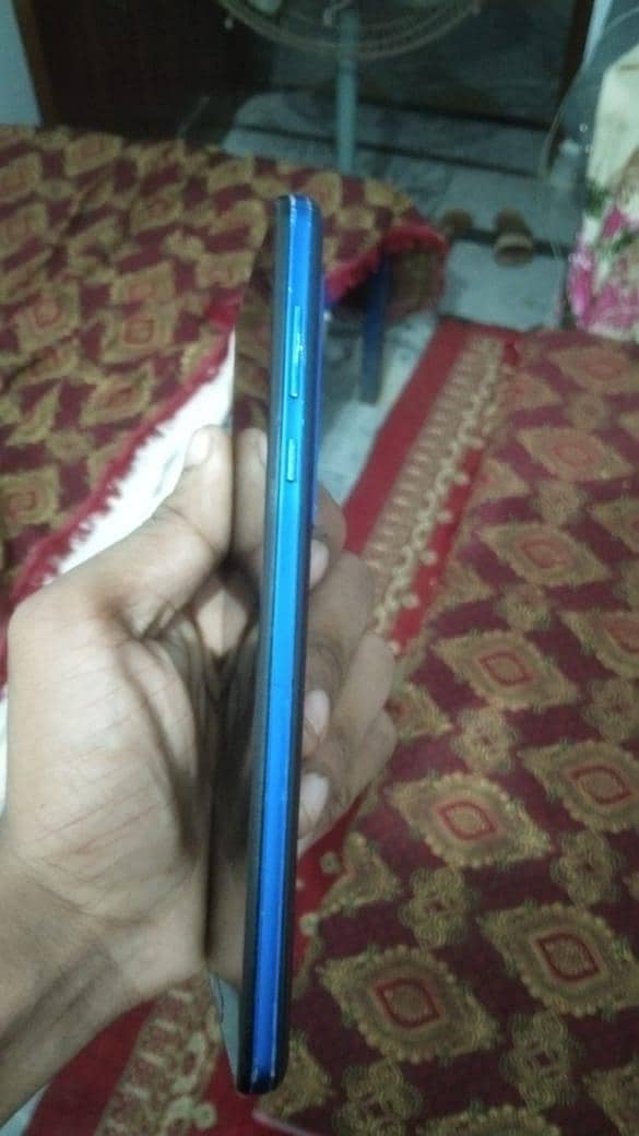 Sharp Aquos R5G 4