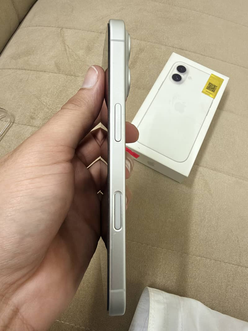Apple iPhone 16 8