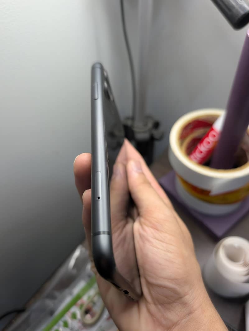 Apple iPhone 11 3
