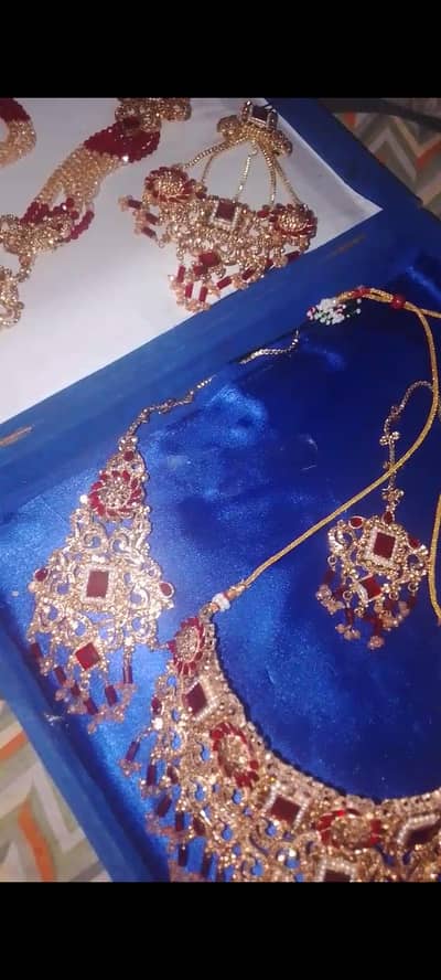 red Bridal Set 1 Time Used 20k buying Jo interested ho wo msg kren bas