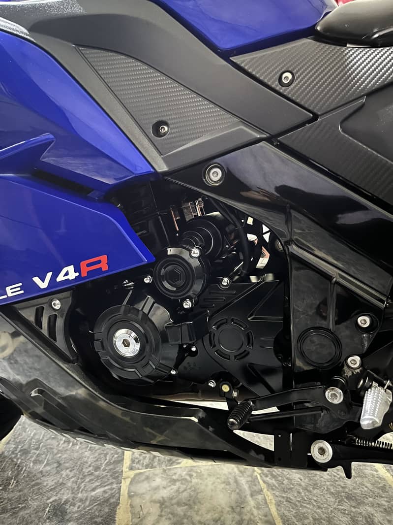 Ducati V4R 10