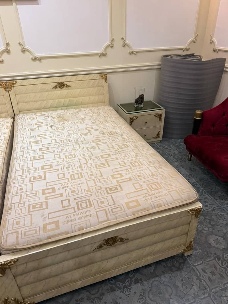 Single bed with side tablle 4