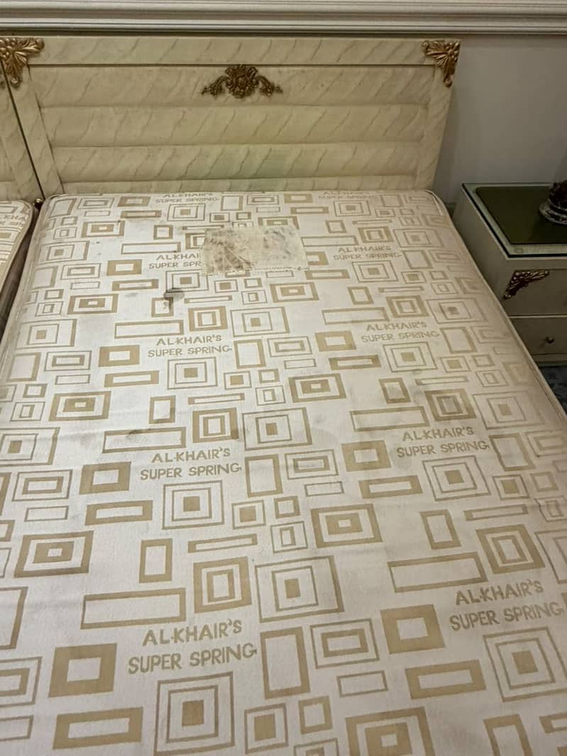 Single bed with side tablle 7