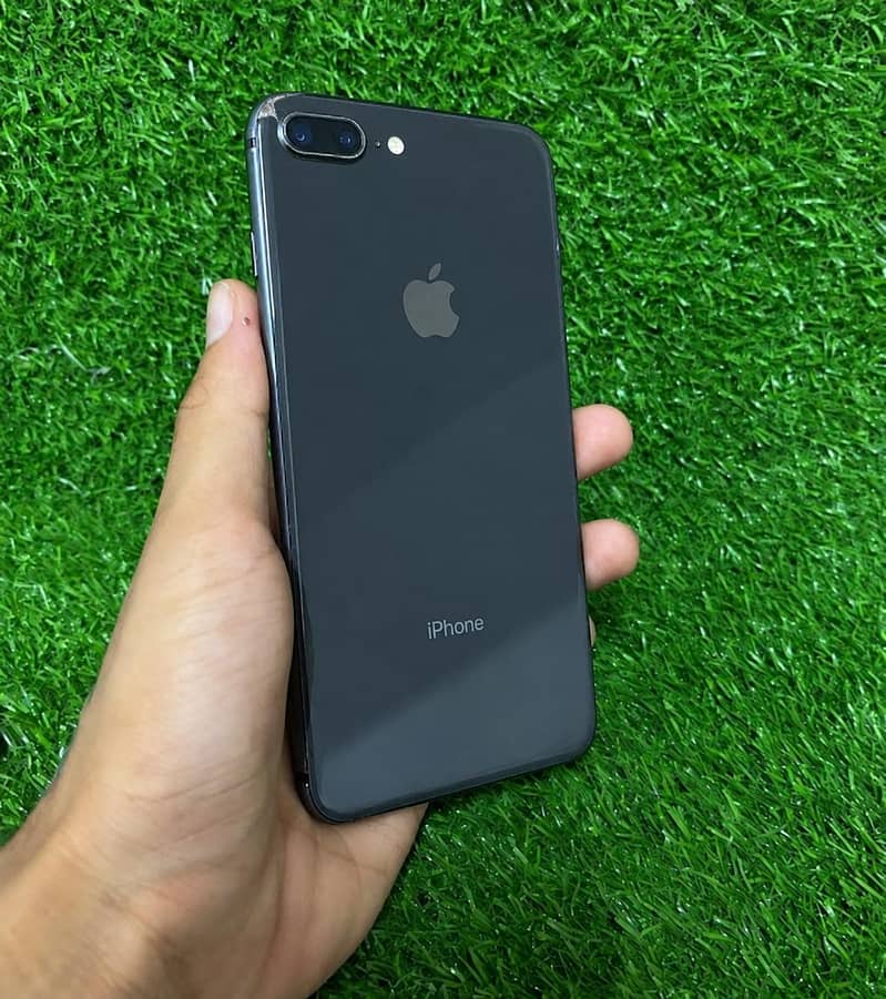 Apple iPhone 8 Plus 0