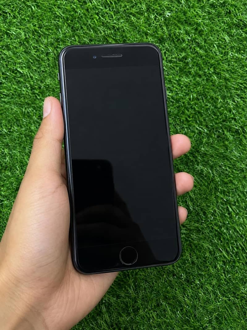 Apple iPhone 8 Plus 1