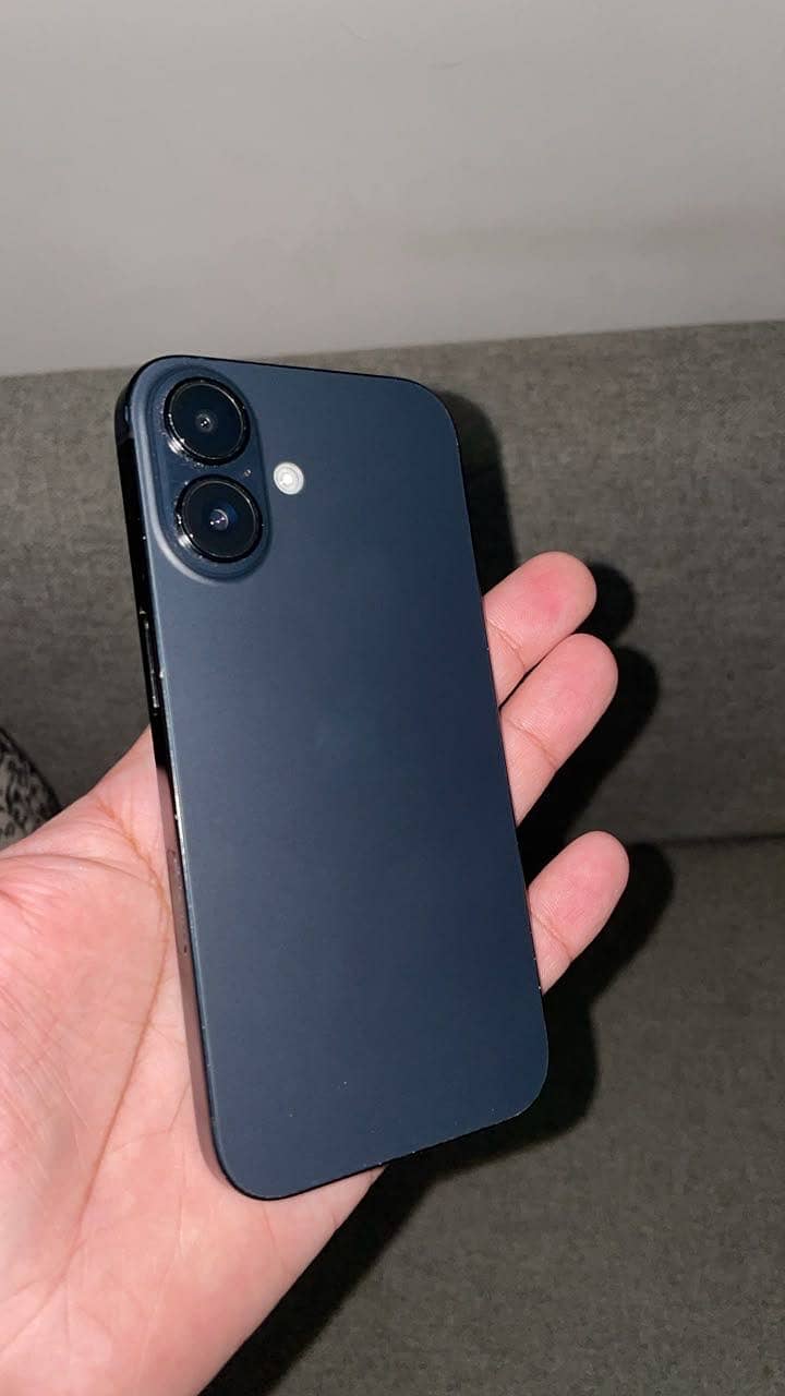Apple iPhone 16 1