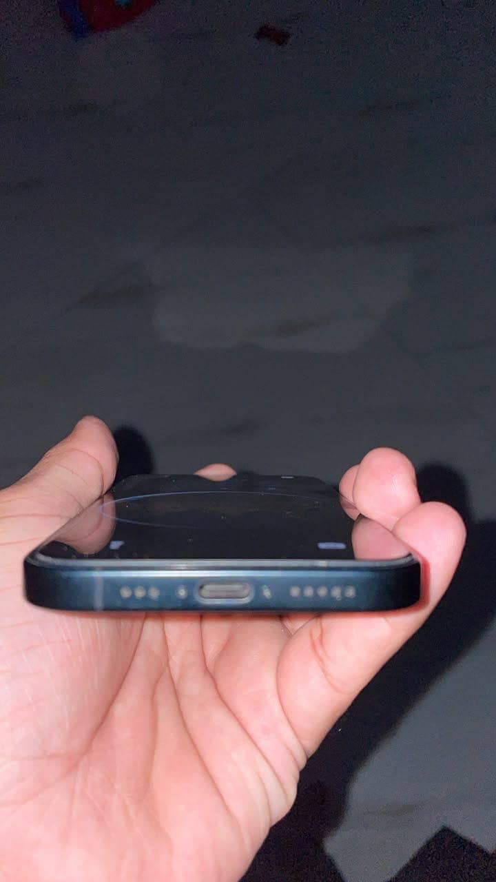 Apple iPhone 16 2