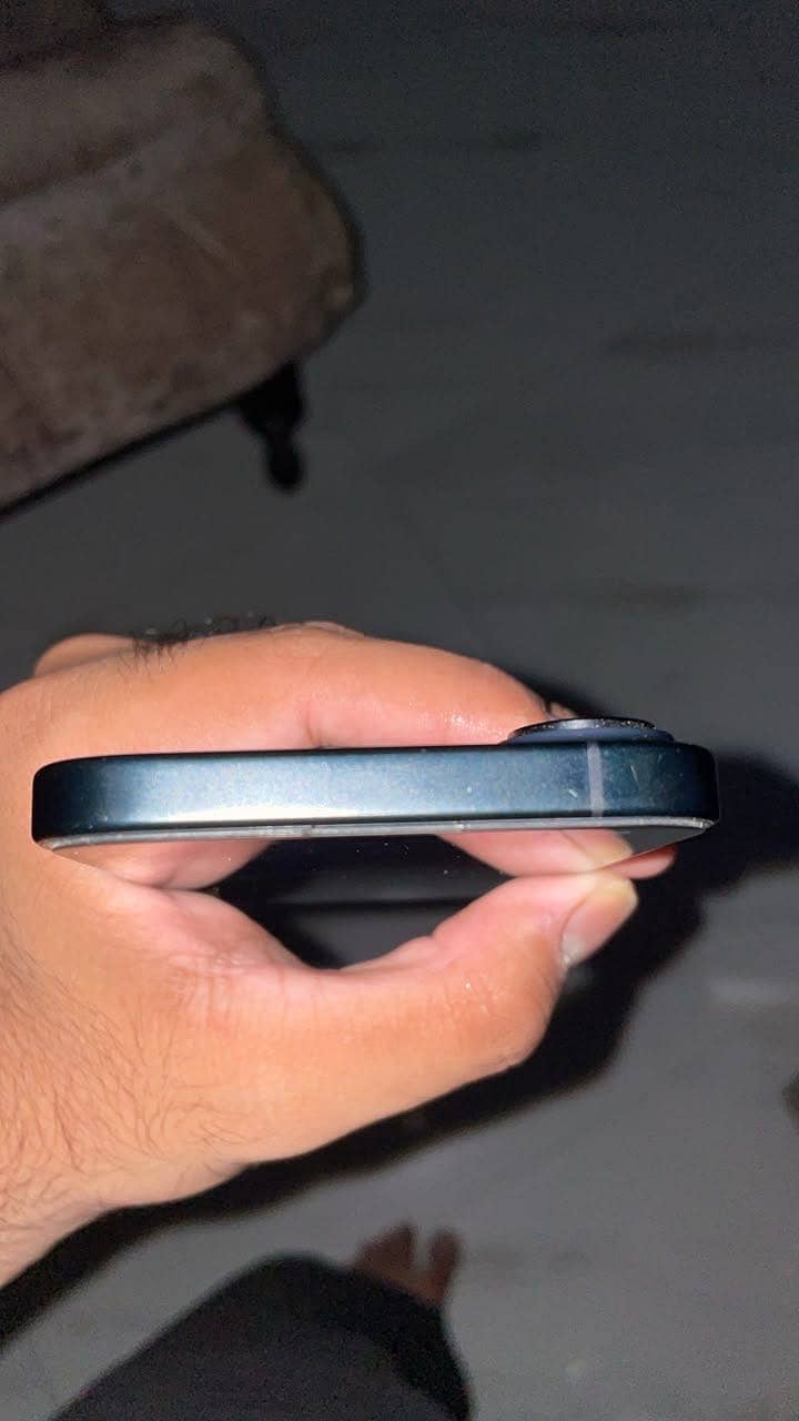 Apple iPhone 16 3