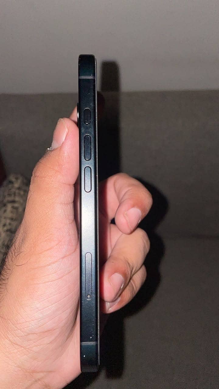 Apple iPhone 16 4