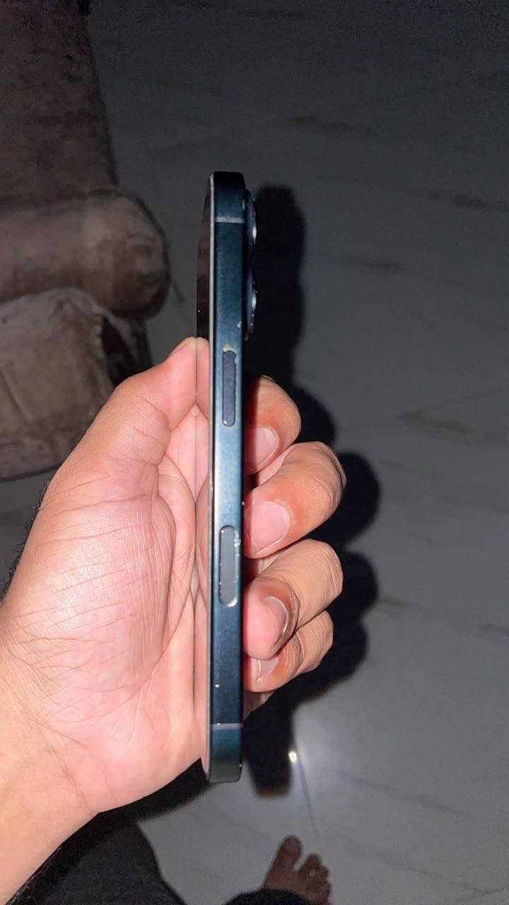 Apple iPhone 16 5
