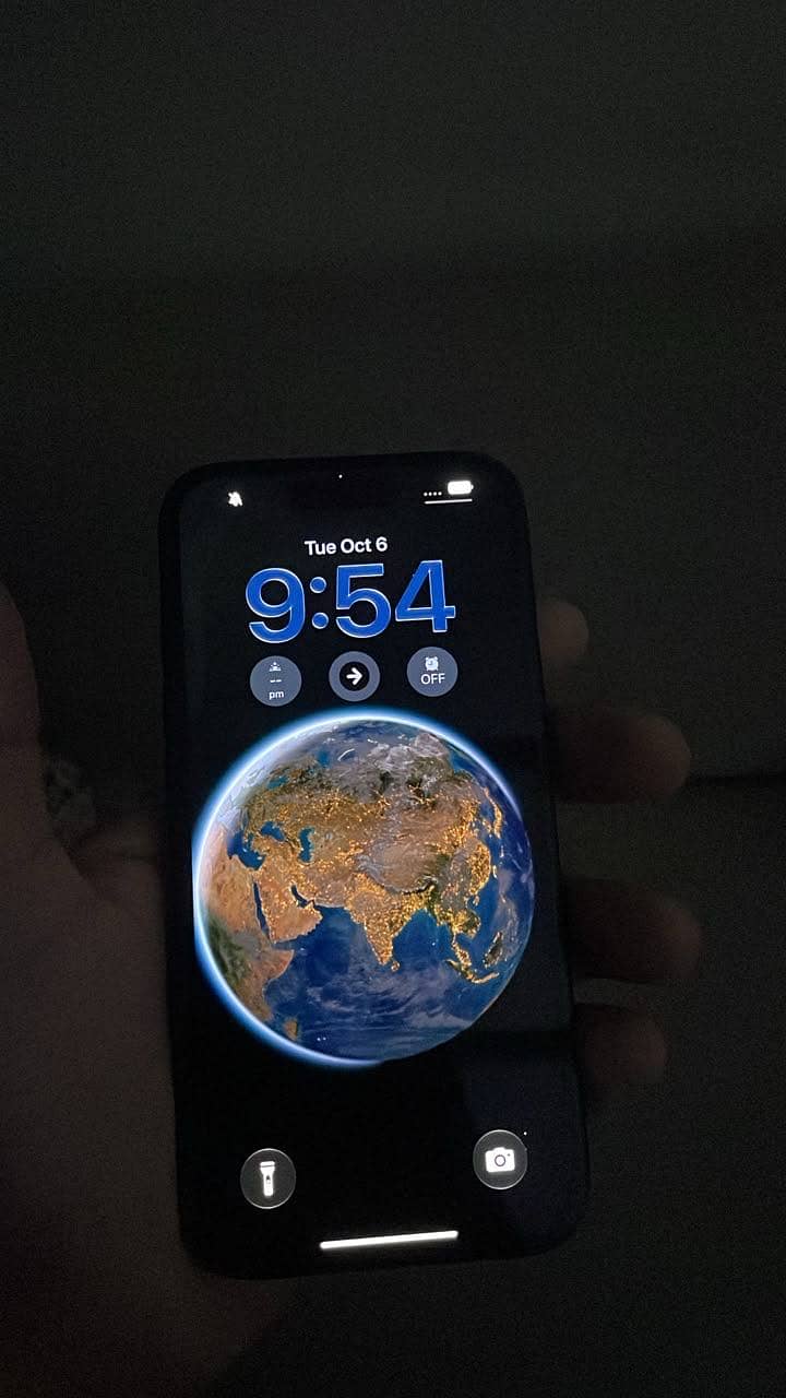 Apple iPhone 16 6