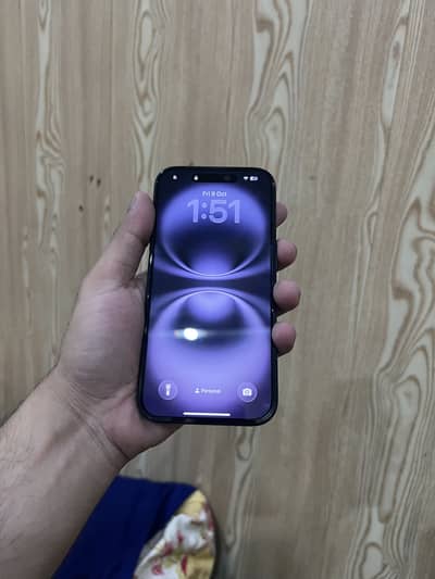 Apple iPhone 16