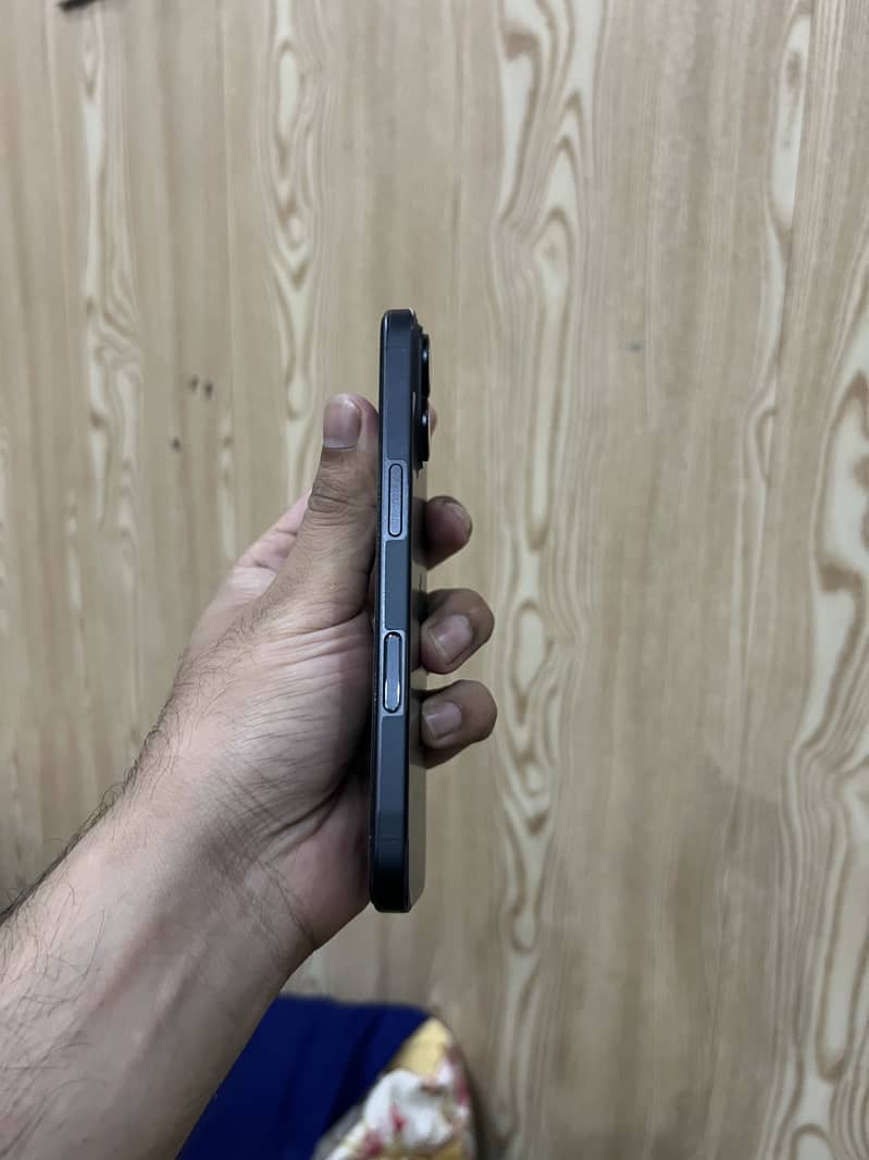 Apple iPhone 16 1