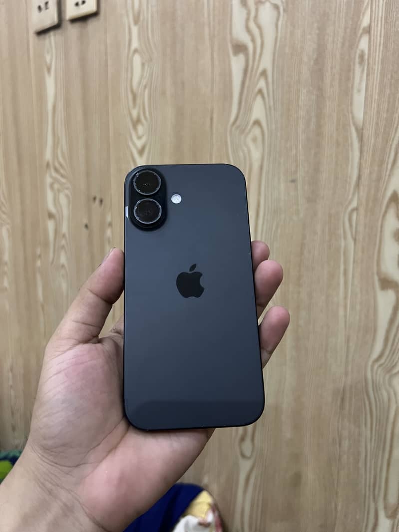 Apple iPhone 16 5