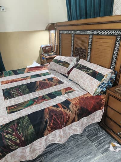 bed along with lighted side tables