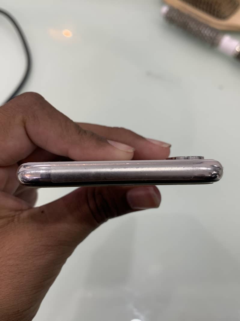 Apple iPhone X 3