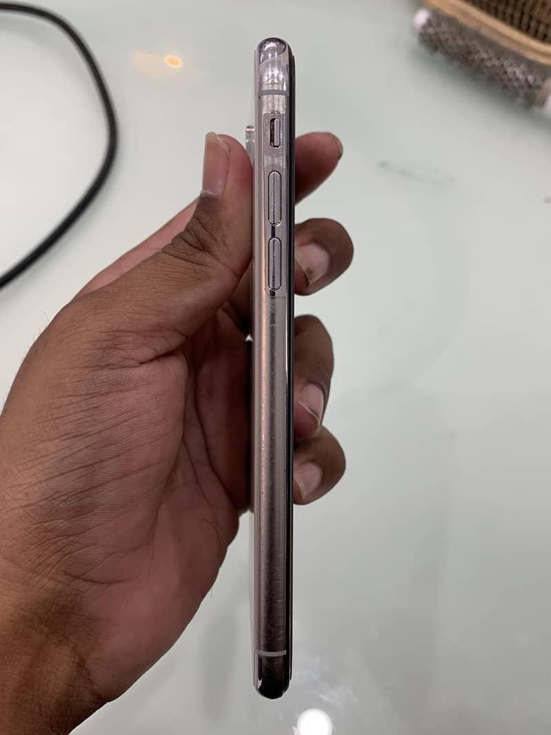 Apple iPhone X 4