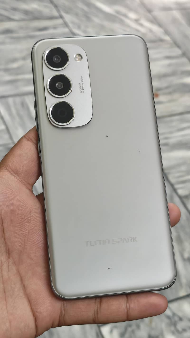Tecno spark 40 pro plus 0