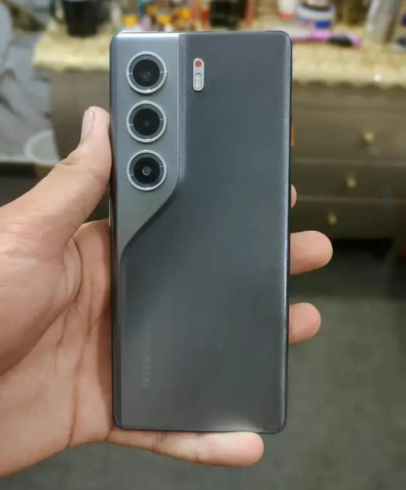 Tecno CAMON 40 Pro 0