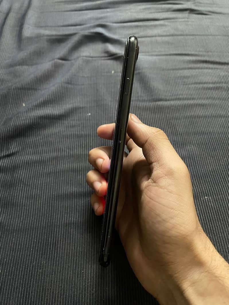 Apple iPhone 7 Plus 3