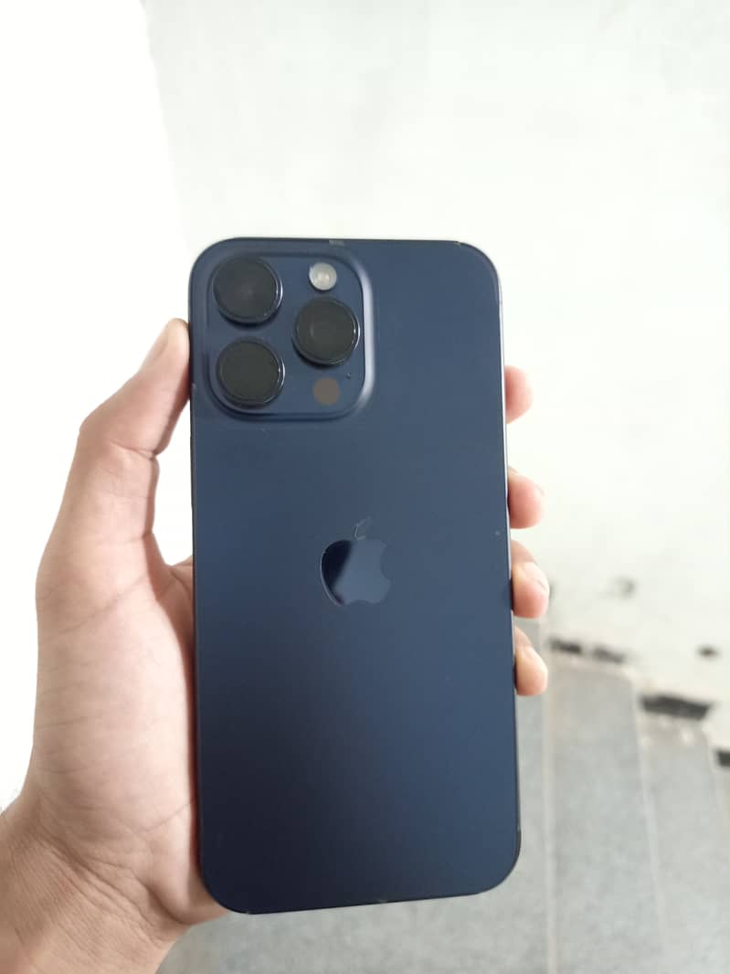 Apple iPhone 15 Pro Max 0