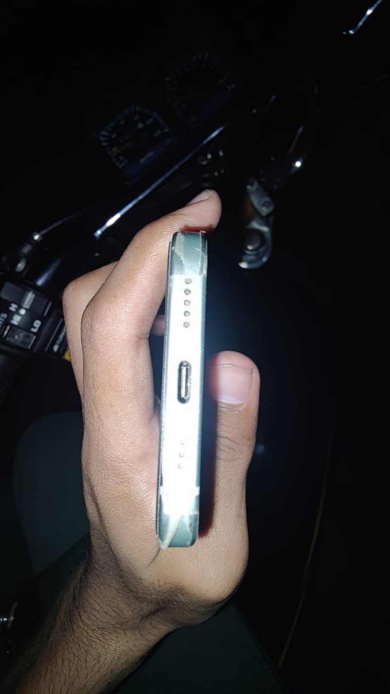 Apple iPhone 15 4
