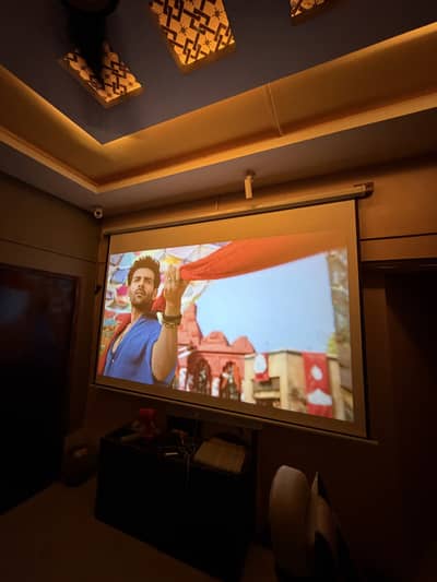 Retractable 150 inch Projector screen brand new (Urgent sale)
