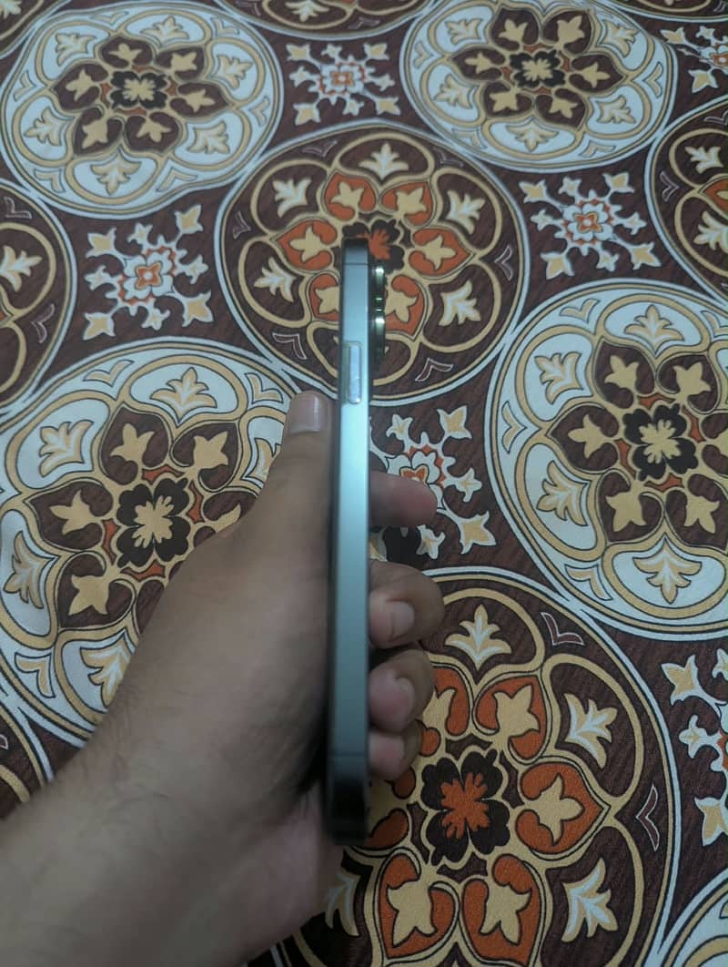 Apple iPhone 13 Pro Max 4