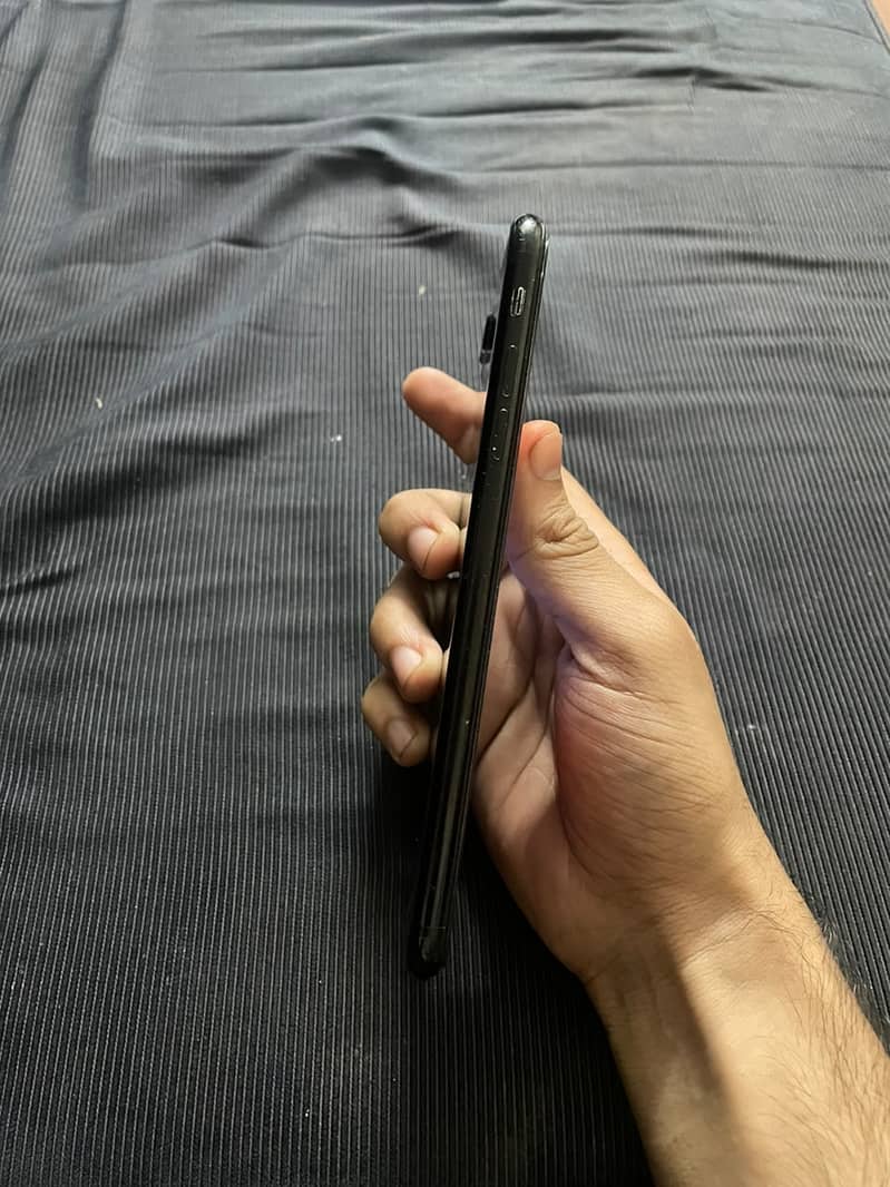 Apple iPhone 7 Plus 2
