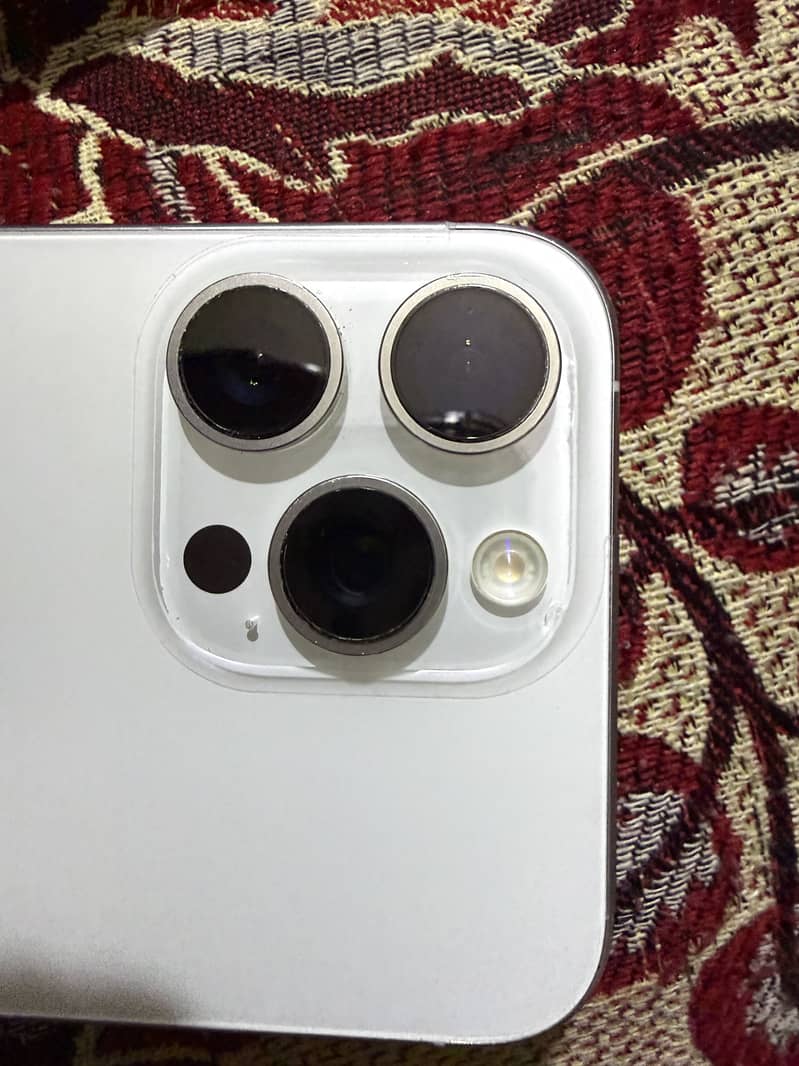 Apple iPhone 15 Pro Max 2
