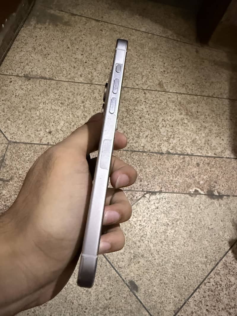 Apple iPhone 15 Pro Max 4