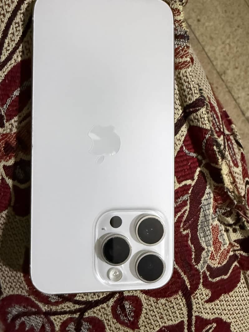 Apple iPhone 15 Pro Max 5