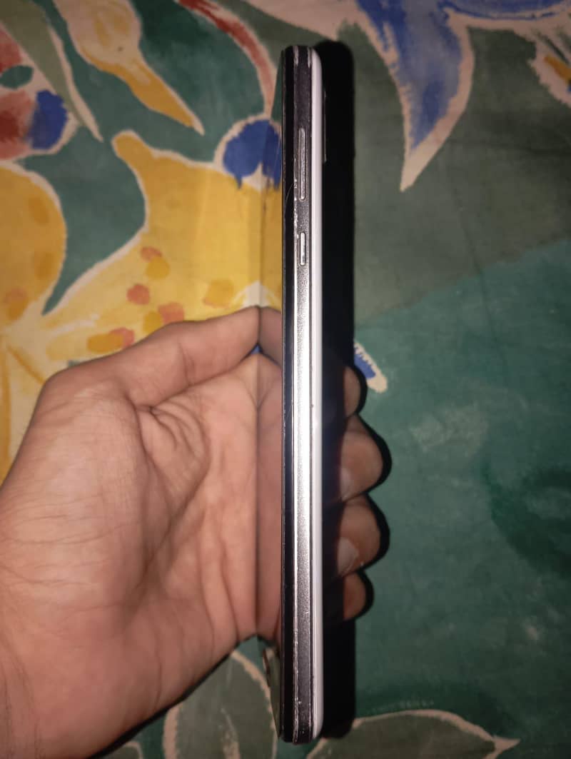Sharp Aquos R5G 4
