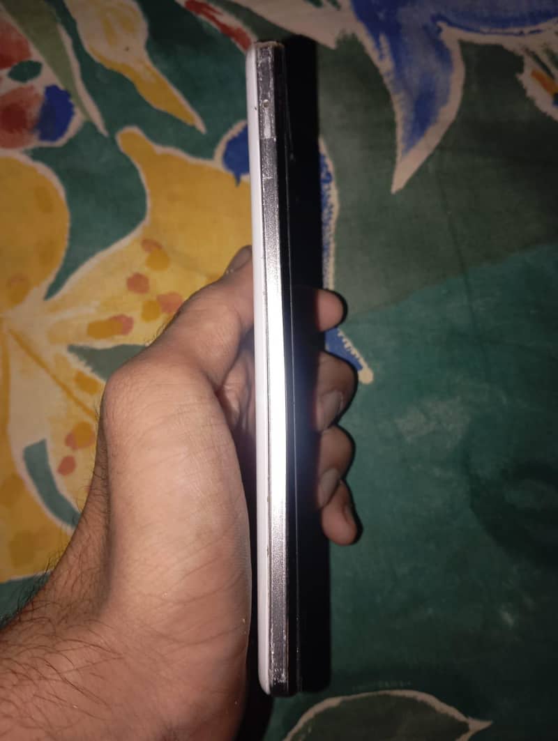 Sharp Aquos R5G 5