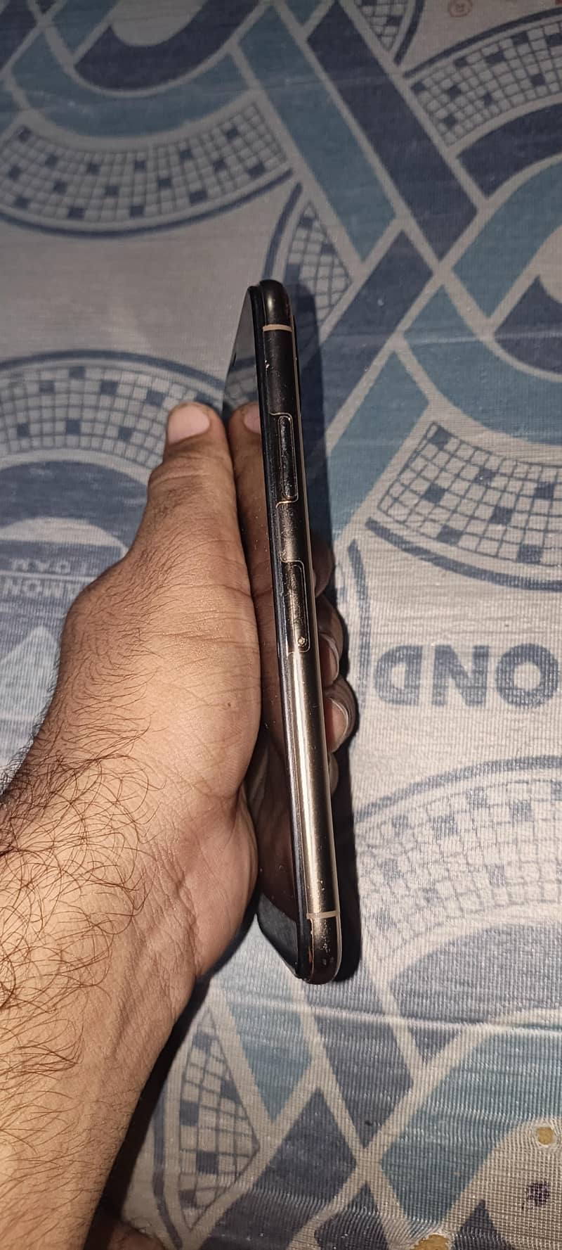 Apple iPhone XS 1