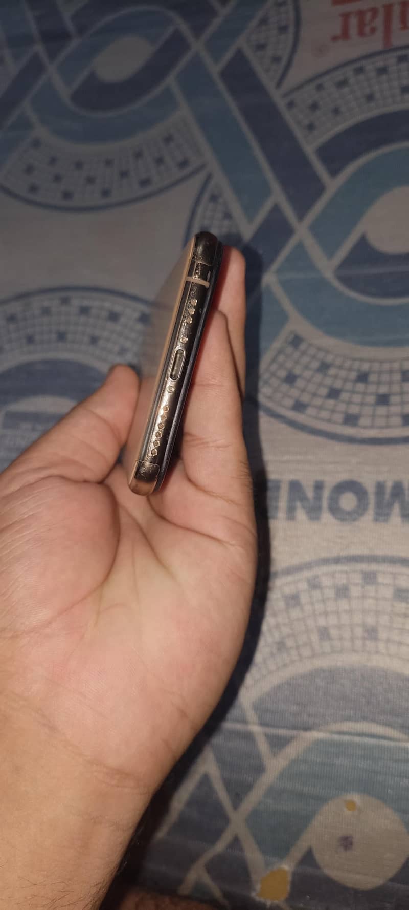 Apple iPhone XS 5