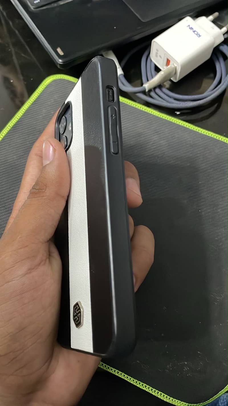 Apple iPhone 12 2