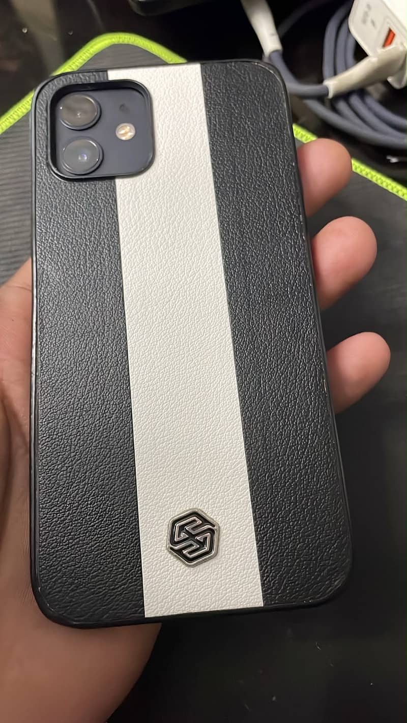 Apple iPhone 12 4