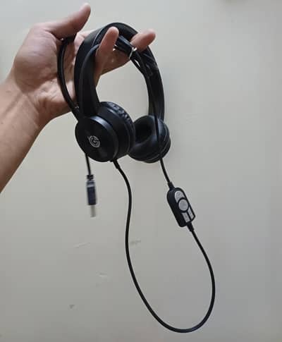gaming headphone and speaker