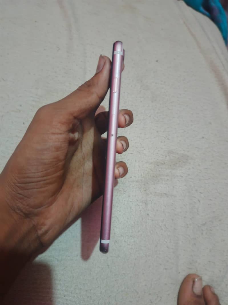 Apple iPhone 7 Plus 0