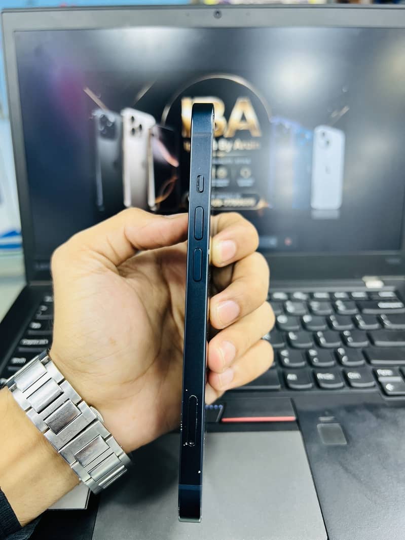 iPhone 13 0